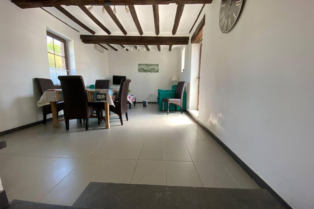 La Petite Maison Bienne-lez-Happart Esterno foto