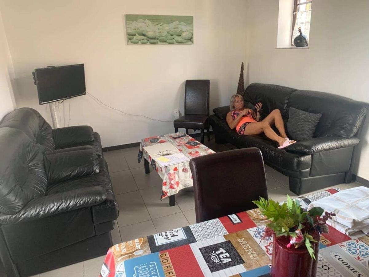 La Petite Maison Bienne-lez-Happart Esterno foto